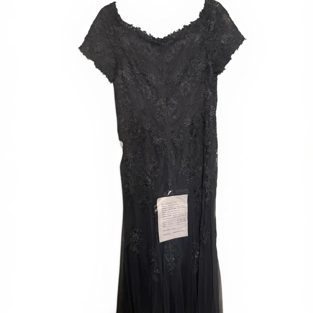 Jade Iron Lace Dress - Picture 2 of 4